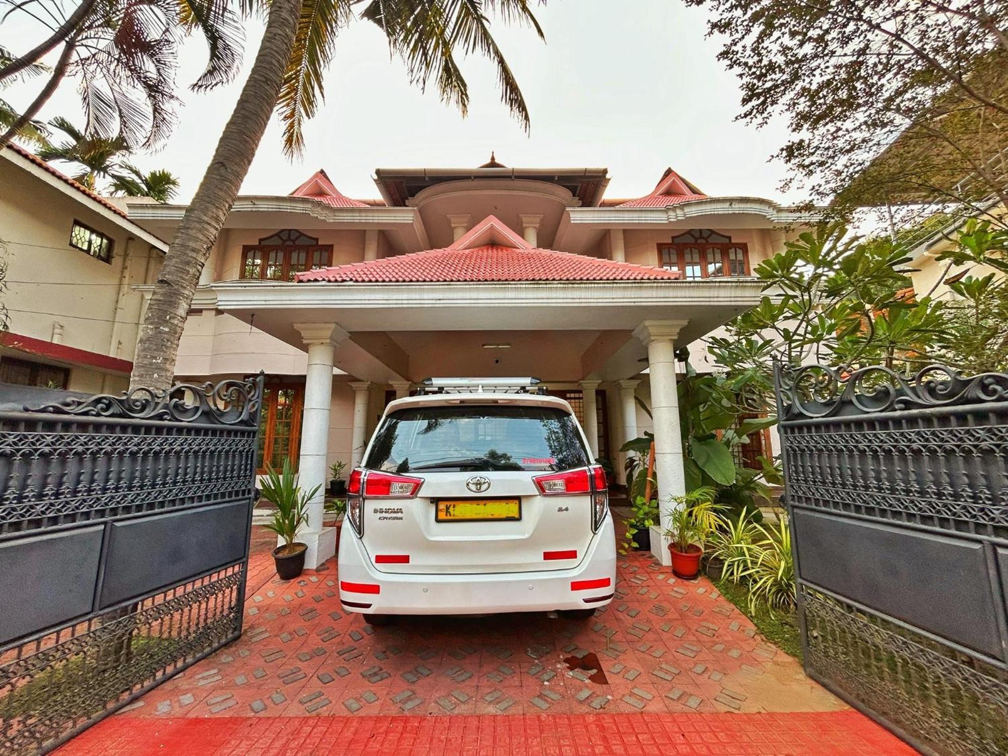 La Casa Trivandrum 4 Bhk Ac Luxury Villa At City Centre, Just 6 Kms To Airport & 5 Min Drive To Padmanabha Swamy Temple Тривандрум Экстерьер фото
